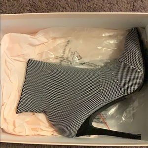 7.5 black and white booties